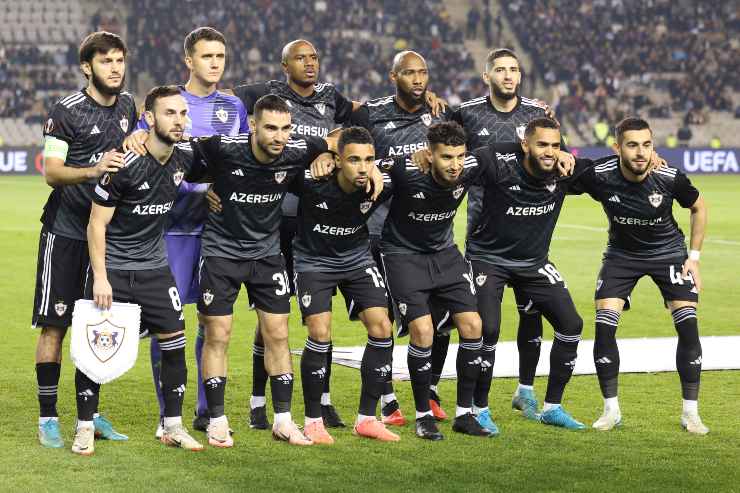 Formazione del Qarabag in posa prima del fischio d'inizio