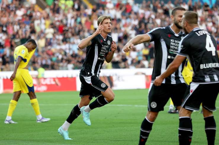 Kristensen esulta dopo il gol al Verona