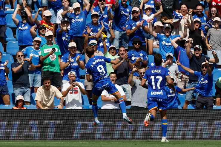 Borja Mayoral esulta davanti ai propri tifosi