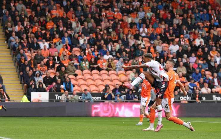 Burstow del Bolton in azione