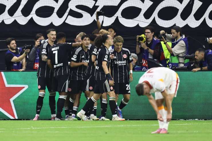 Un'esultanza dei giocatori dell'Eintracht