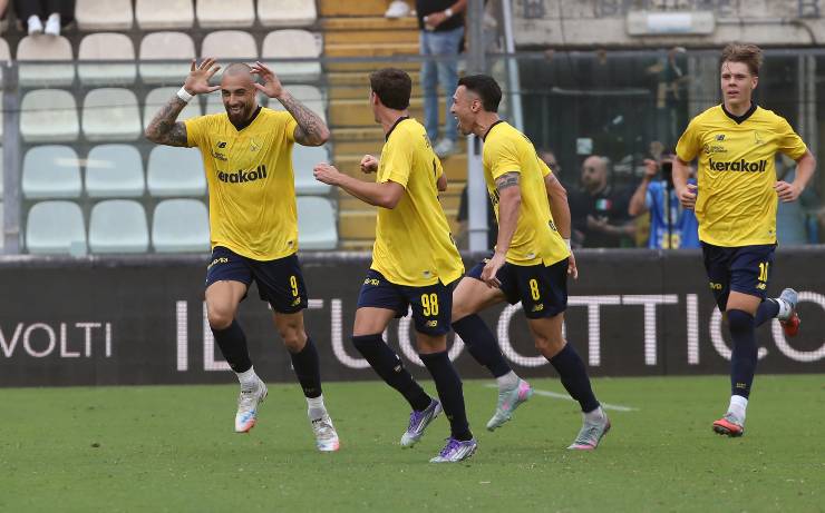 Gliozzi del Modena esulta dopo un gol
