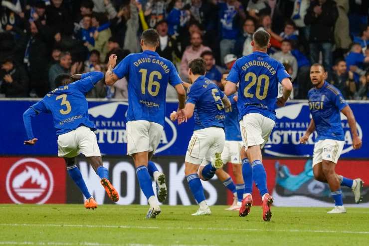 L'esultanza di Reina dopo il gol al Barcellona