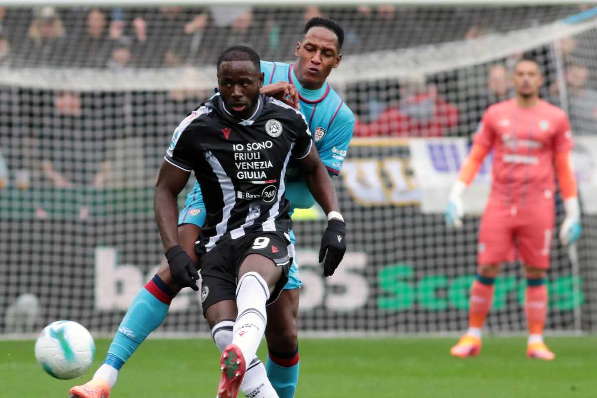 Ben Davis protegge il pallone