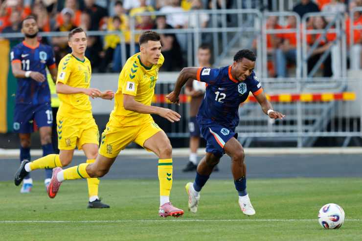 Gineitis prova ad arrivare sul pallone