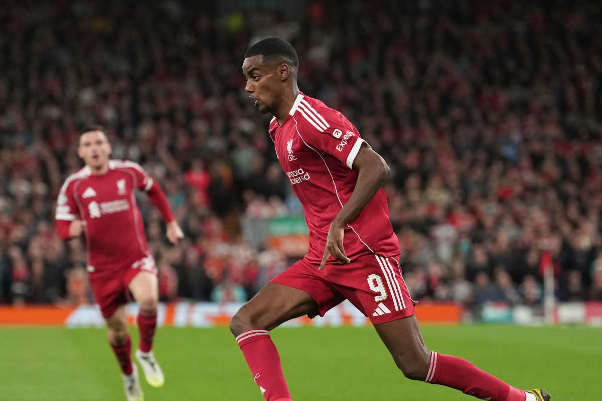 Isak prova a destreggiarsi