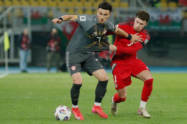 Neco Williams prova a fermare Elmas