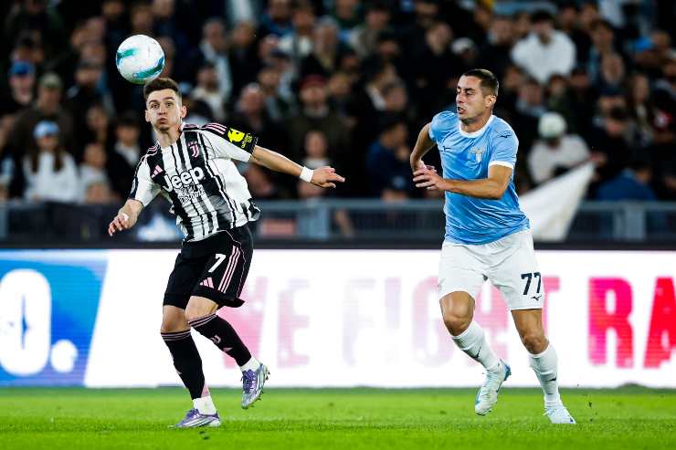 Conceicao contende il pallone a Marusic