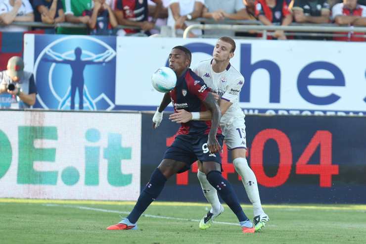 Folorunsho protegge il pallone