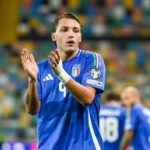 Retegui applaude alla fine del match