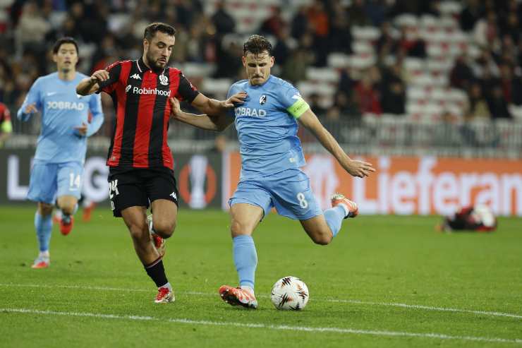 Vanhoutte prova ad intercettare il pallone