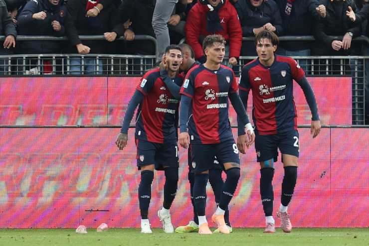 Esposito festeggia con i compagni