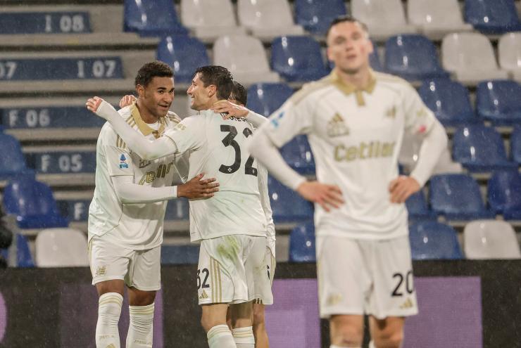 Meister festeggiato dai compagni