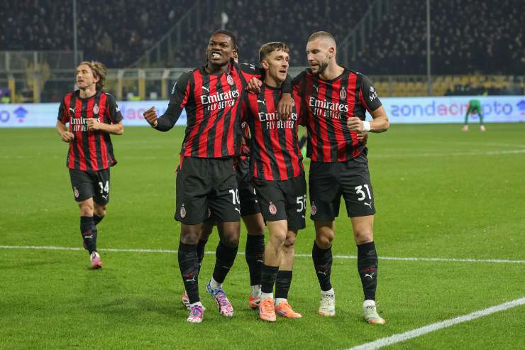 Leao, Saelemaekers e Pavlovic festeggiano un gol