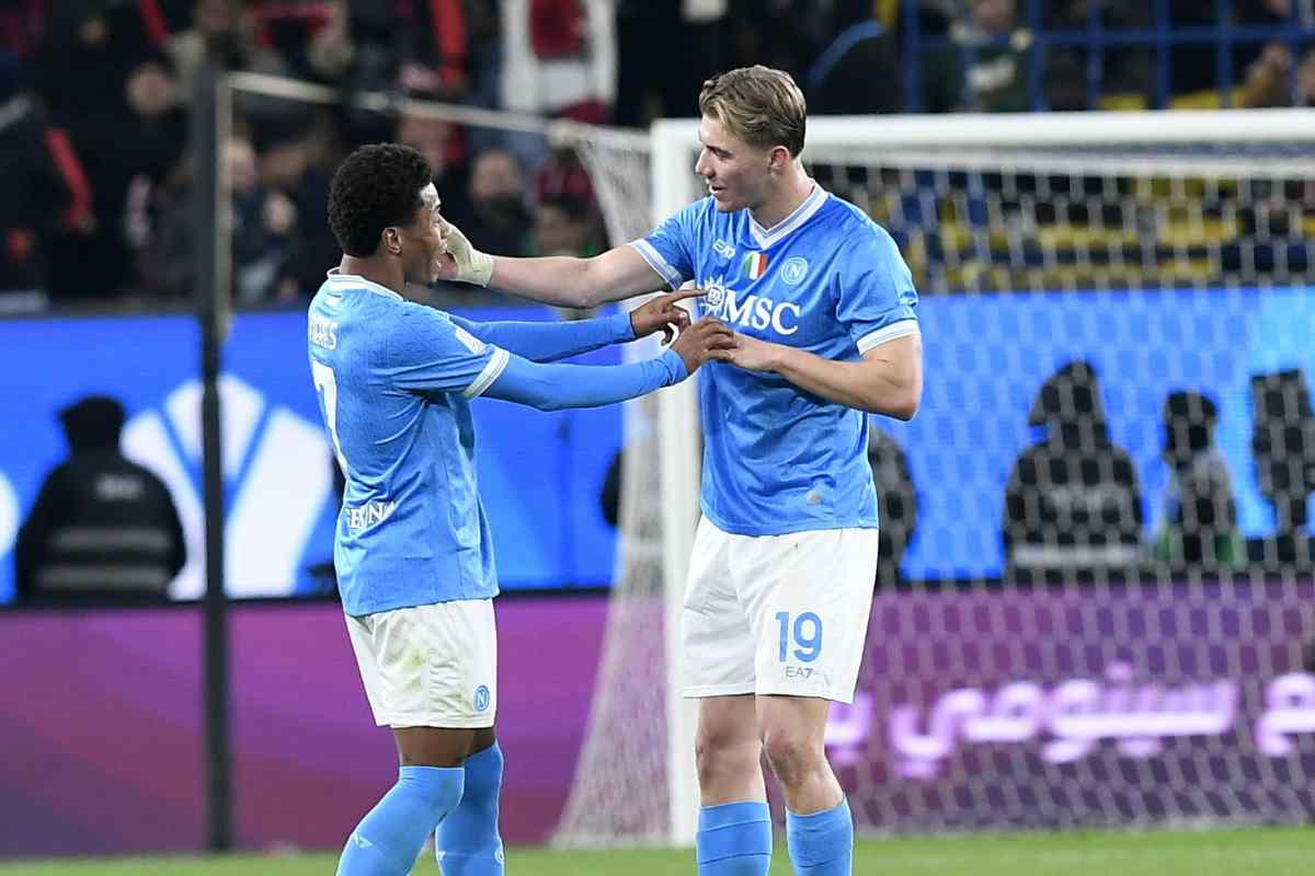 Hojlund esulta con Neres