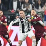 Koopmeiners trattenuto dagli avversari