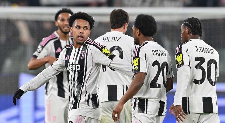 McKennie inondato dall'affetto dei suoi compagni