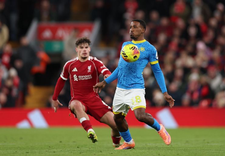 Joao Gomes contro il Liverpool