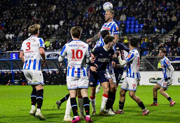 I giocatori dell'Heerenveen contro il PSV