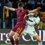 Ferguson protegge il pallone dall'attacco di un difensore