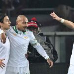 Malen festeggiato dai suoi compagni