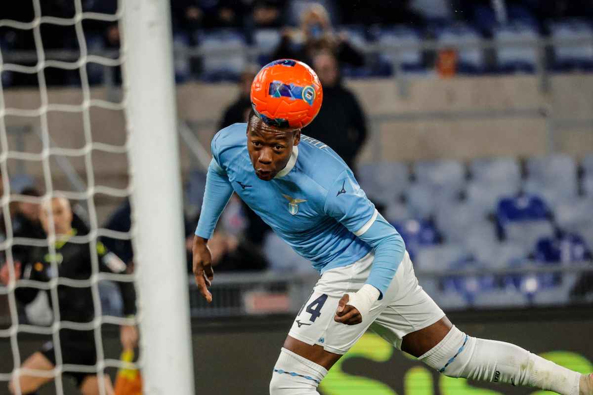 Noslin colpisce il pallone di testa