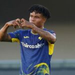 Victor Orban fa il gesto del cuoricino