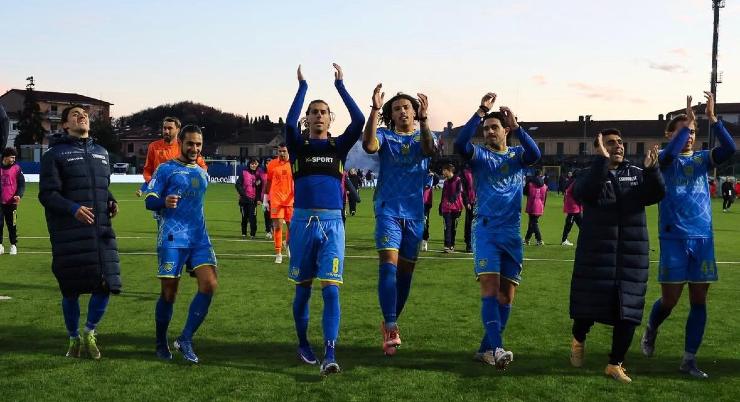 La Carrarese festeggia a fine gara