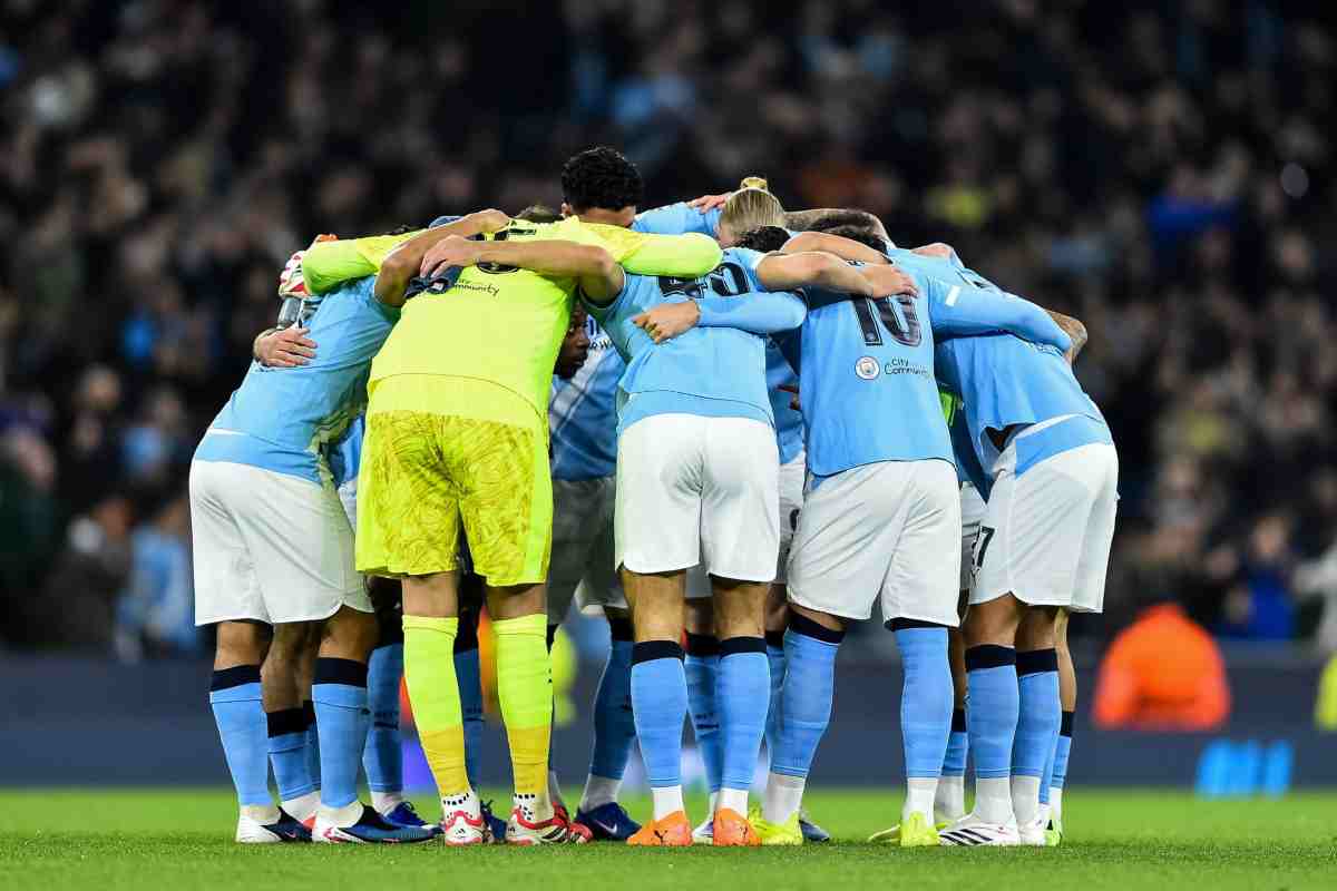 I giocatori del City in cerchio