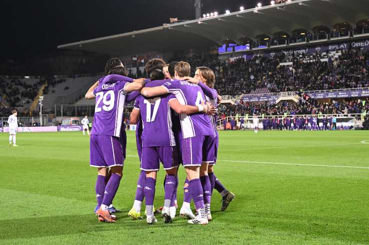 I giocatori della Viola in cerchio