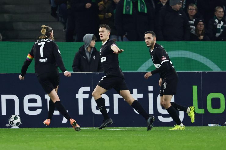 Kaars del St. Pauli esulta con i compagni