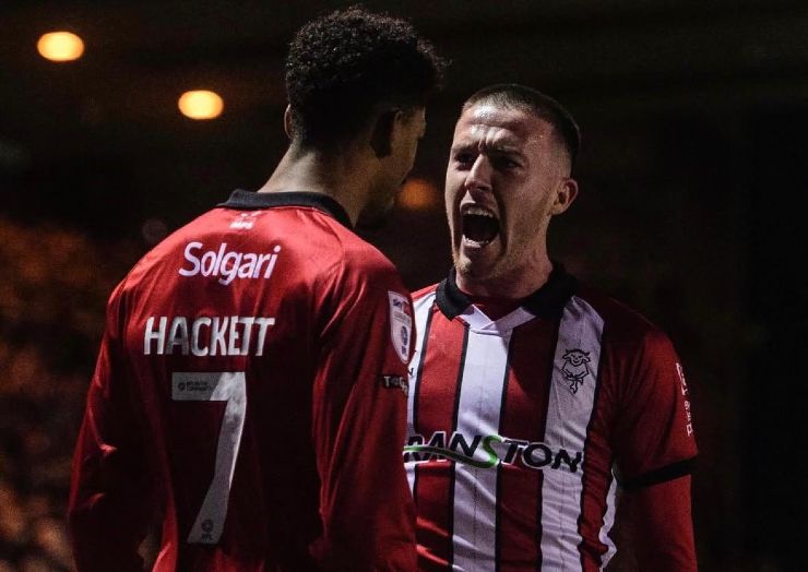 Hackett del Lincoln festeggia con un compagno