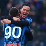 Raspadori esulta assieme a Krstovic