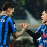 Scamacca si congratula con Raspadori