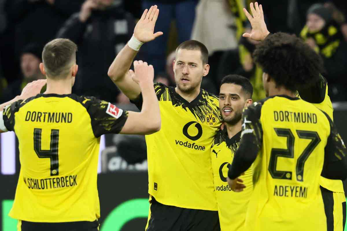 Anton festeggiato dai compagni