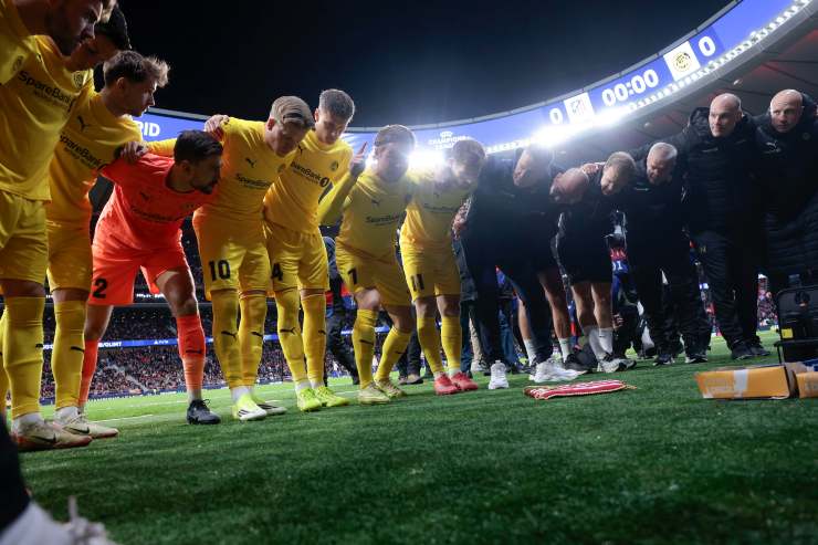 I giocatori del Bodo in cerchio