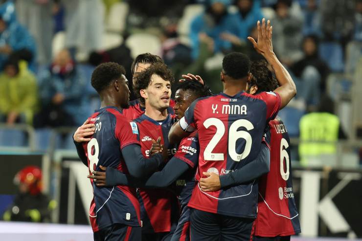 I giocatori del Cagliari in festa