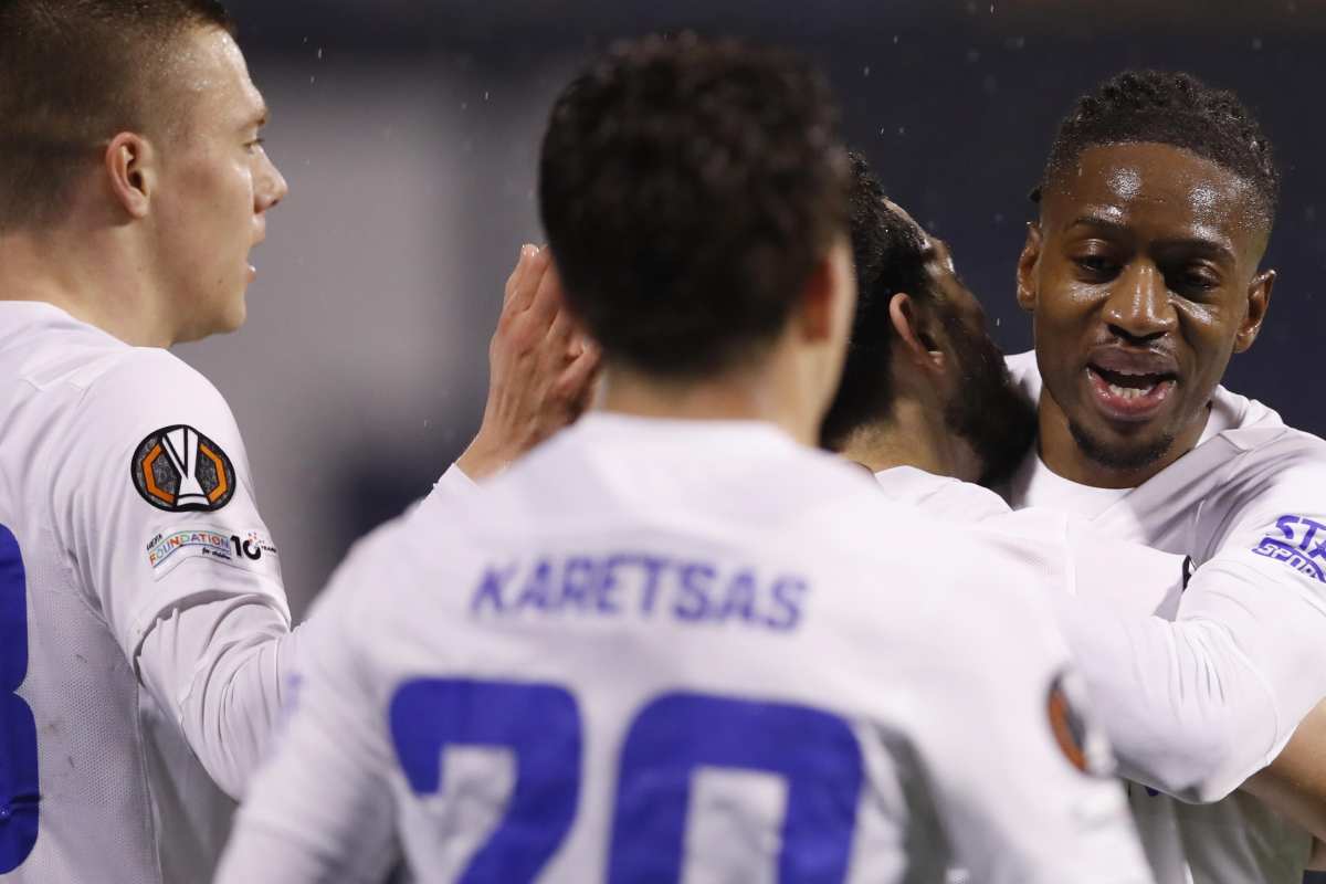 El Ouahdi festeggiato dai compagni