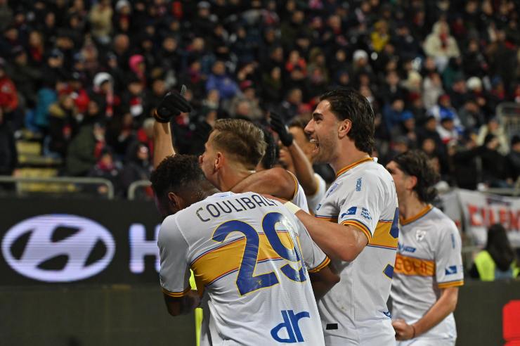 Ramadani festeggiato dai compagni