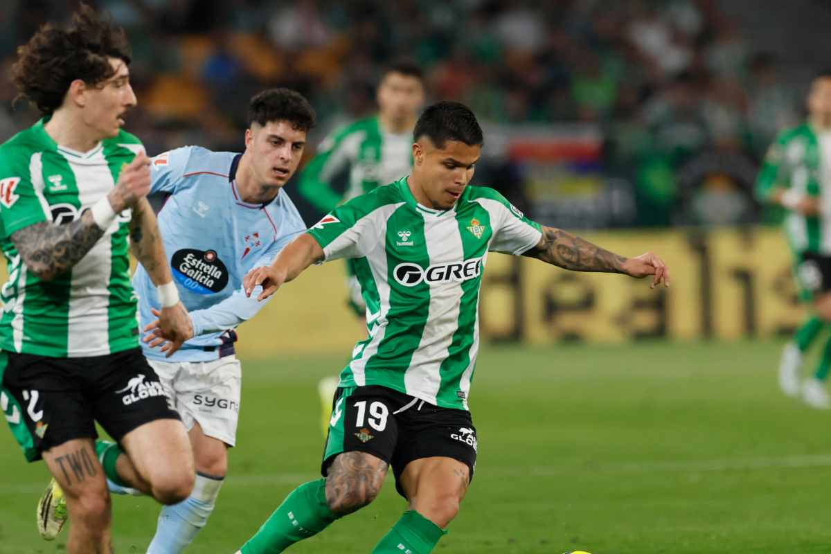 Cucho Hernandez porta avanti l'azione