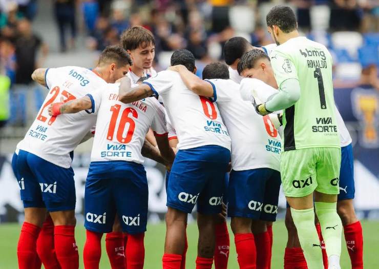 I giocatori del Bahia in cerchio