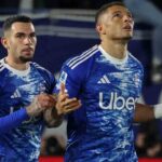 Diego Carlos mentre esulta