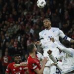 Konsa svetta di testa nella gara d'andata