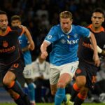 De Bruyne prova a sgusciare dalla pressione avversaria