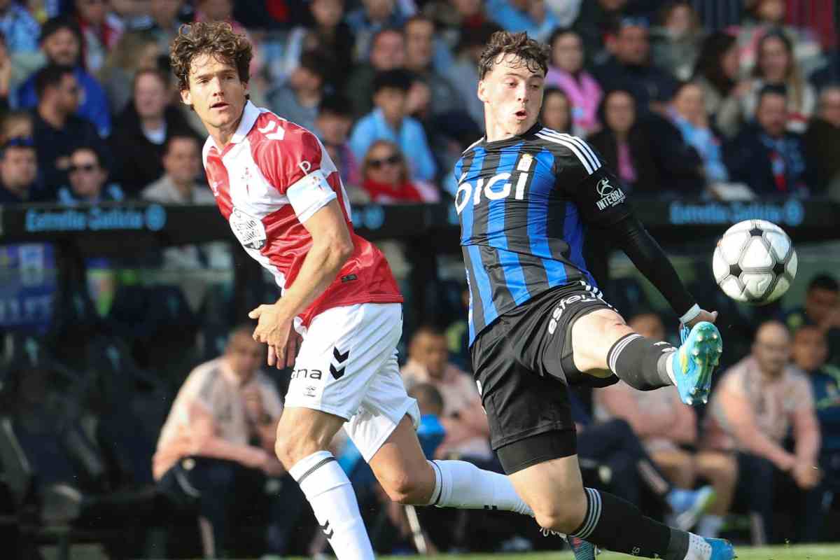 Federico Vinas arriva sul pallone