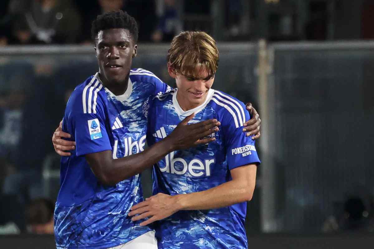 Diao abbraccia Nico Paz