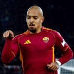 Malen esulta dopo un gol