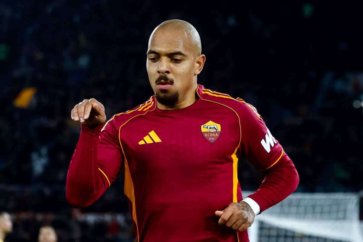 Malen esulta dopo un gol