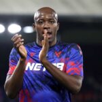 Mateta applaude prima del match