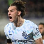 Pio Esposito esulta dopo un gol